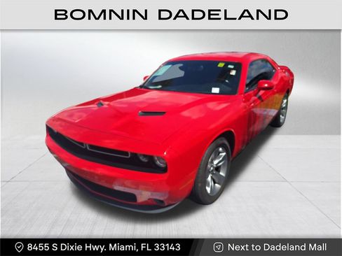 Used 2020 Dodge Challenger SXT image 1
