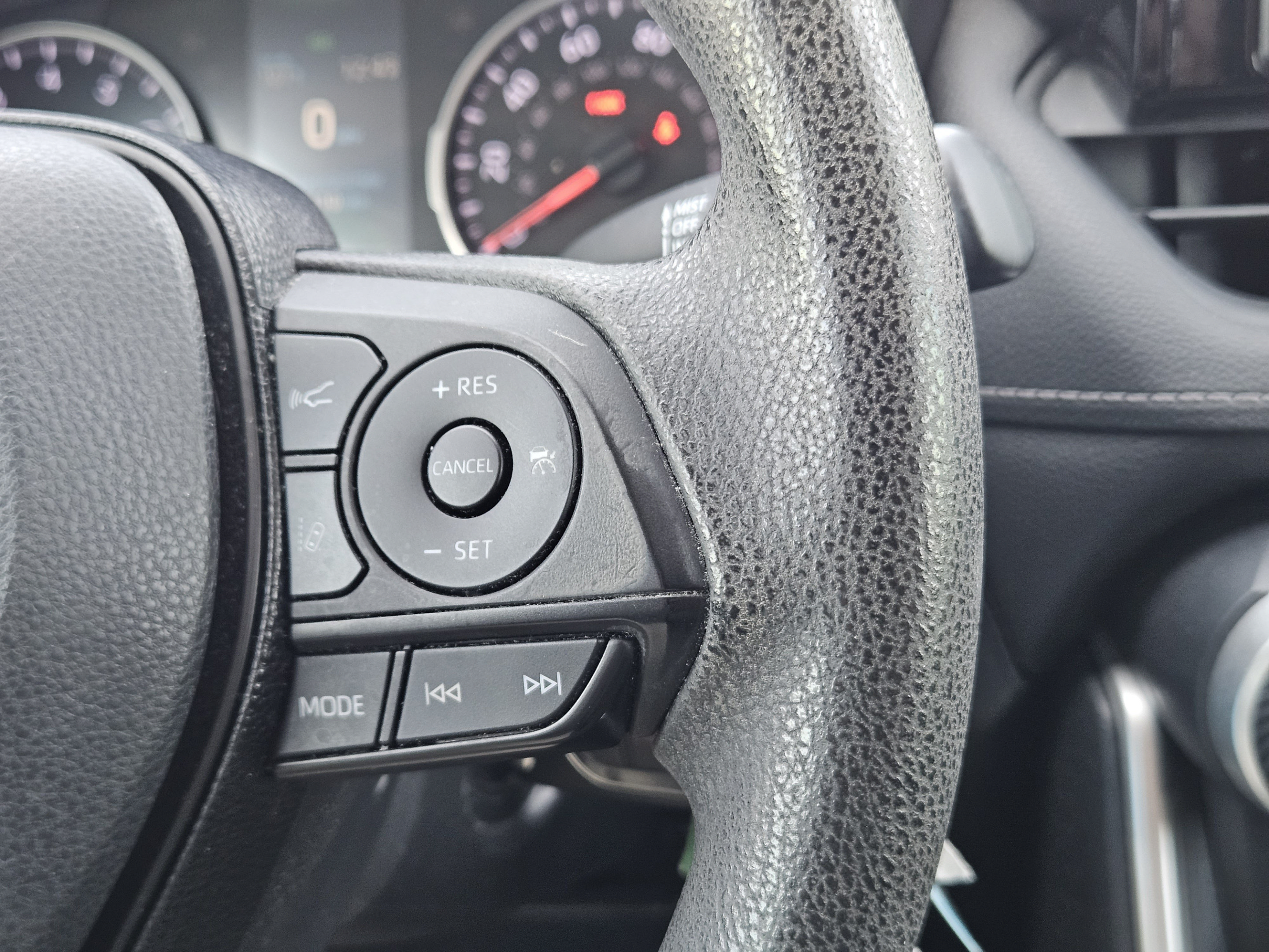 Used 2019 Toyota RAV4 LE FWD image 27