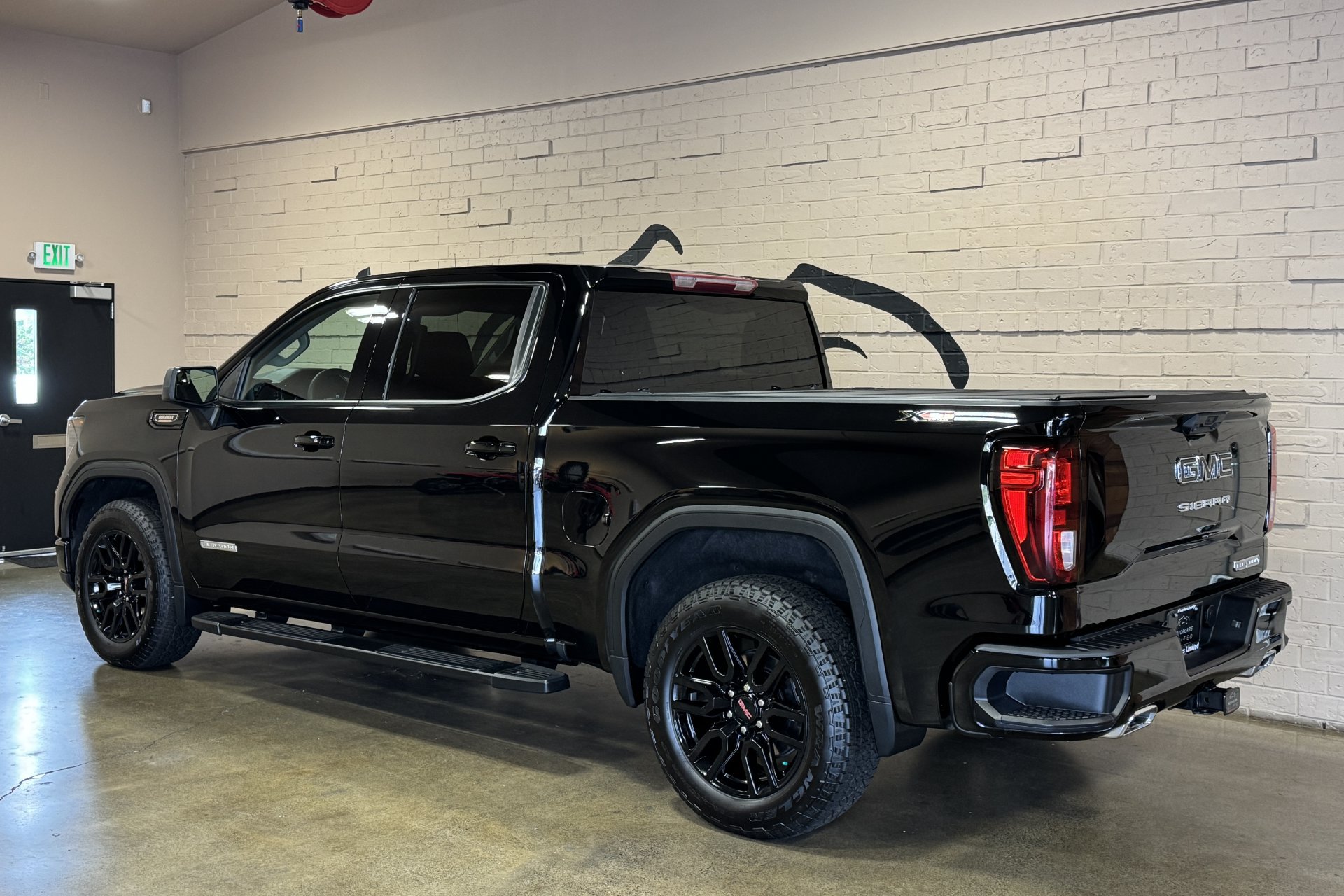 Used 2024 GMC Sierra 1500 Elevation w/ LPO, Elevation Black Package AWD/4WD image 9