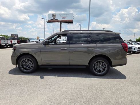 New 2026 Ford Expedition Platinum w/ Stealth Appearance Package AWD/4WD image 4