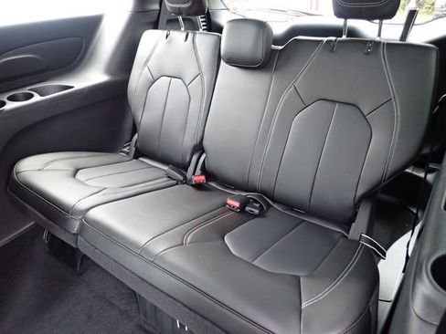 New 2026 Chrysler Pacifica Select image 14
