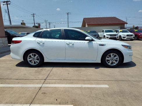 Used 2017 Kia Optima LX FWD image 3