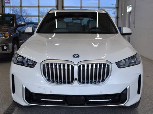 New 2026 BMW X5 xDrive50e image 2