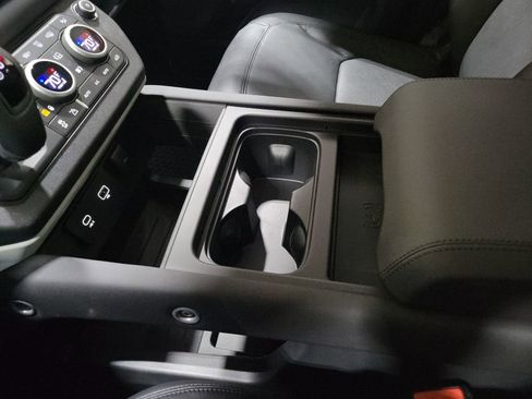 Used 2024 Land Rover Defender 110 SE image 20