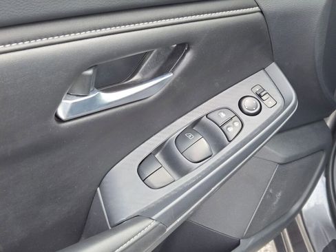 Used 2025 Nissan Sentra SV image 17