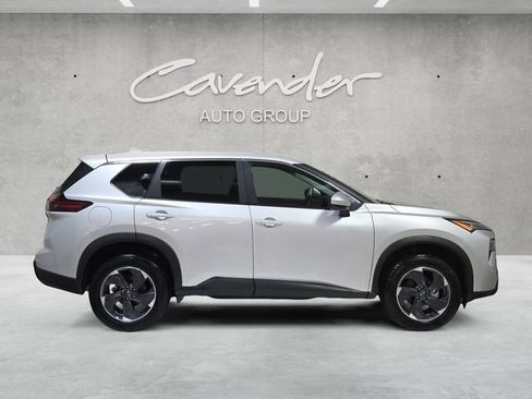 Used 2025 Nissan Rogue SV image 17