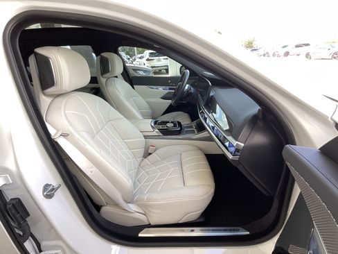 Certified 2024 BMW 760i xDrive w/ Premium Package 2 AWD/4WD image 22