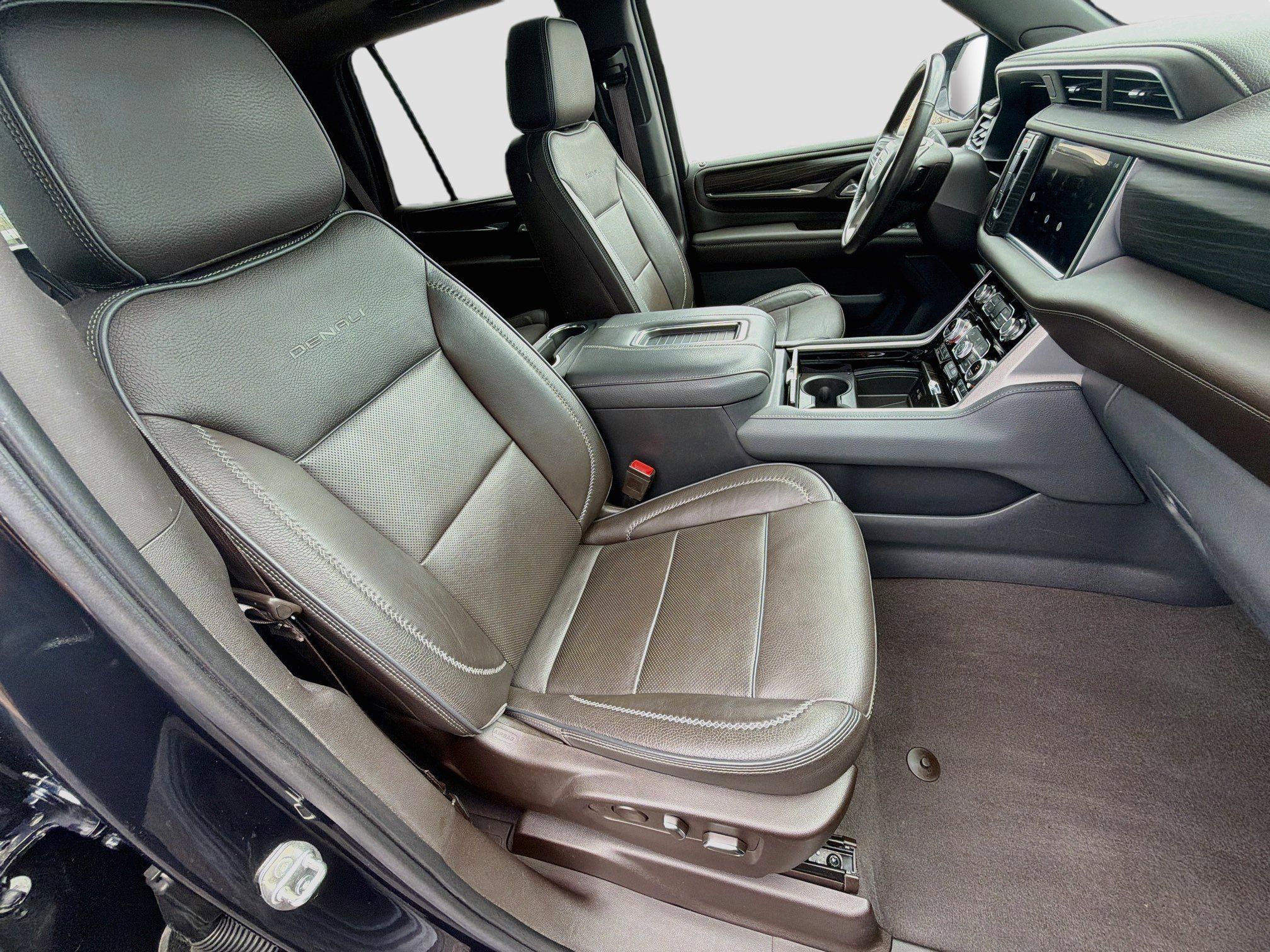 Used 2022 GMC Yukon Denali w/ Denali Premium Package RWD image 31