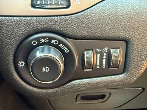 Used 2020 Jeep Cherokee Latitude Plus w/ Cold Weather Group AWD/4WD image 14