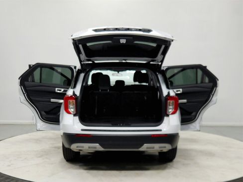 Used 2024 Ford Explorer XLT w/ Equipment Group 202A image 14