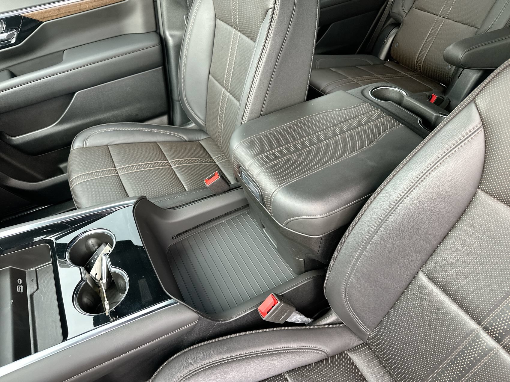 Used 2025 Chevrolet Tahoe High Country AWD/4WD image 22