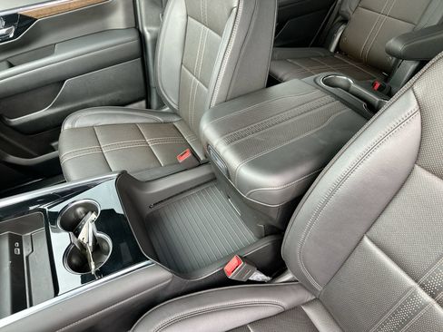 Used 2025 Chevrolet Tahoe High Country AWD/4WD image 22