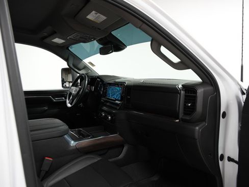 Used 2024 GMC Sierra 2500 SLT w/ SLT Convenience Package image 17