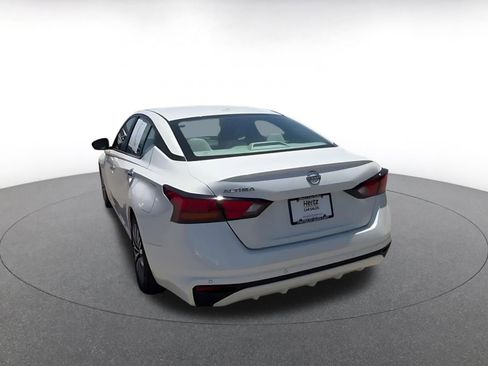 Used 2025 Nissan Altima 2.5 SV FWD image 11