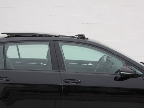 Used 2015 Volkswagen Golf TDI SEL image 28