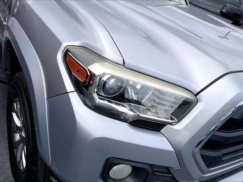 Used 2017 Toyota Tacoma SR5 w/ Tow Package image 27