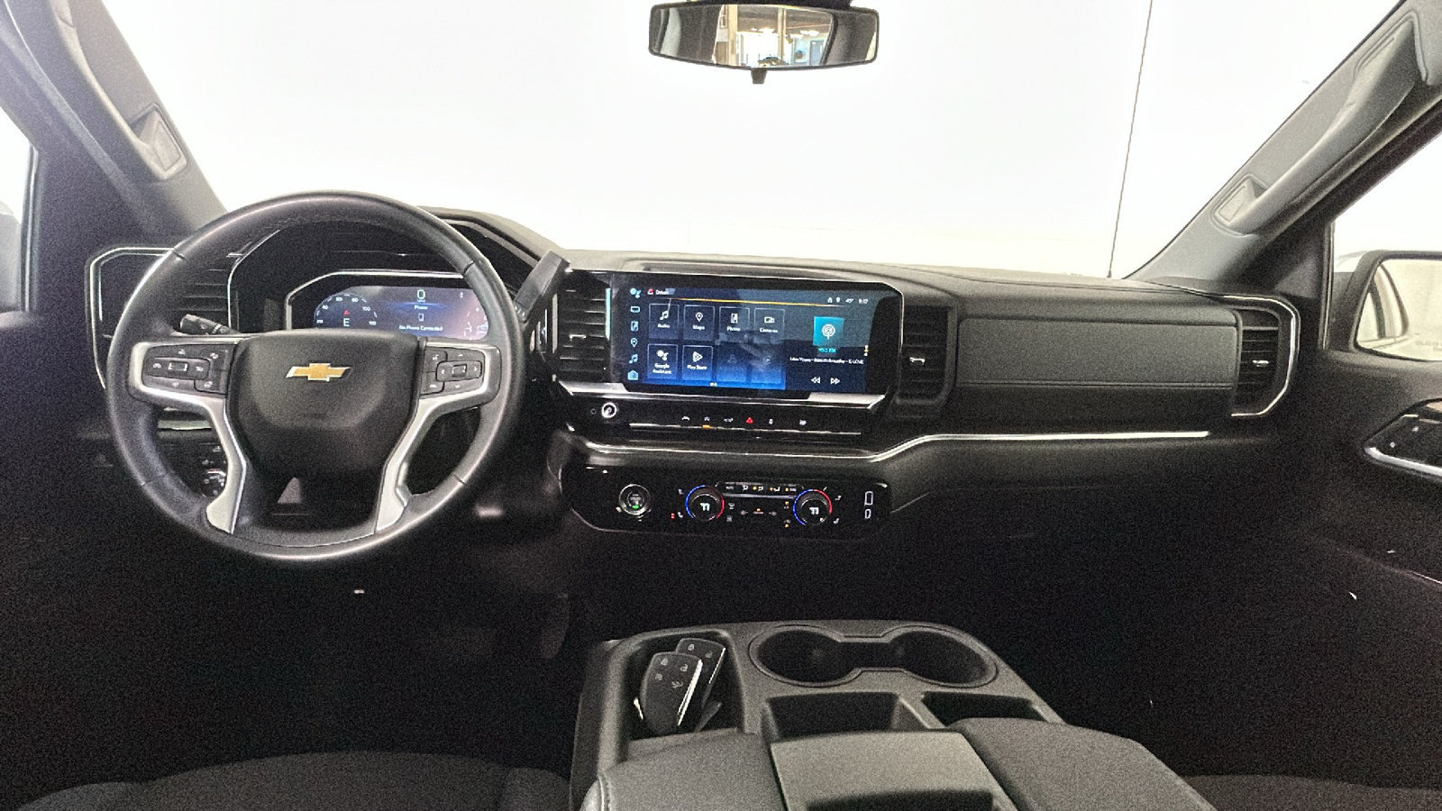 Used 2023 Chevrolet Silverado 1500 LT AWD/4WD image 32