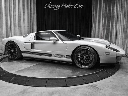 Used 2005 Ford GT RWD image 6