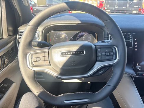 Used 2025 Jeep Wagoneer Series III w/ Quick Order Package 25C Super image 12