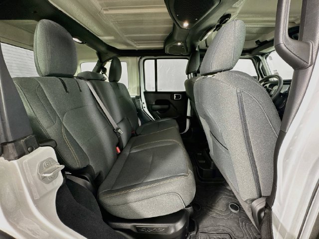 Used 2024 Jeep Wrangler Unlimited AWD/4WD image 31