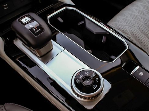 New 2025 Mitsubishi Outlander SEL image 25