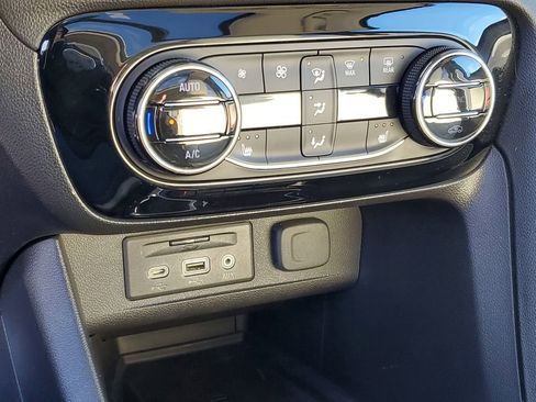 Used 2020 Buick Encore GX Essence w/ Experience Buick Package image 21