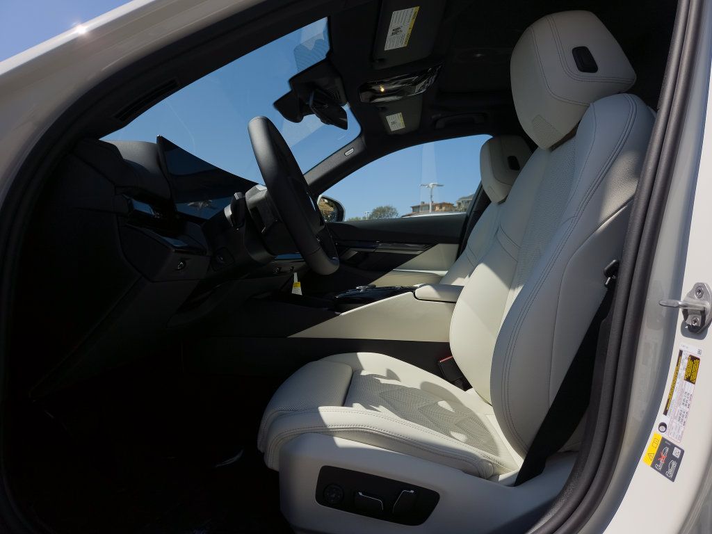 New 2027 BMW i5 xDrive40 AWD/4WD image 7