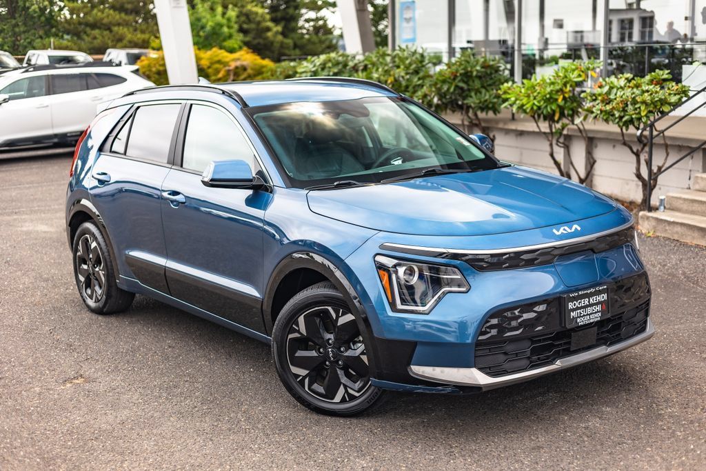 Used 2023 Kia Niro Wind FWD image 2