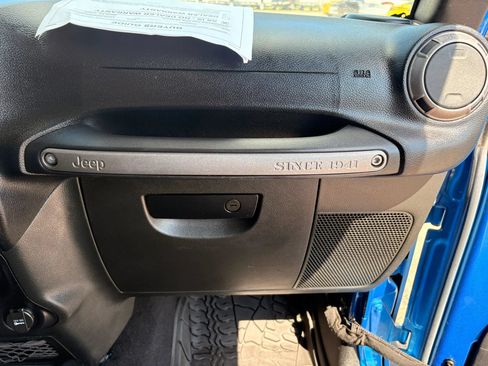 Used 2015 Jeep Wrangler Sport w/ Quick Order Package 24S AWD/4WD image 16