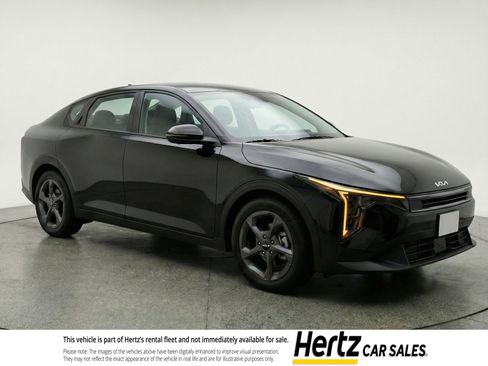 Used 2025 Kia K4 LXS image 1