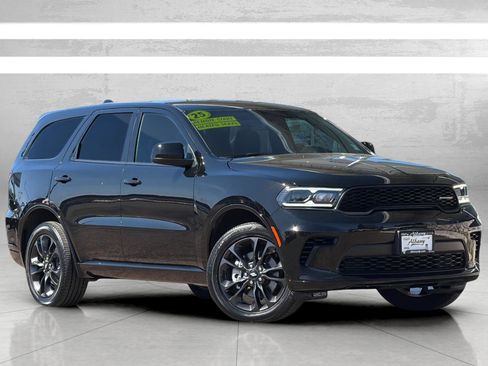 Used 2025 Dodge Durango GT AWD/4WD image 2