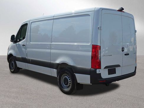 Used 2025 Mercedes-Benz Sprinter 2500 image 5