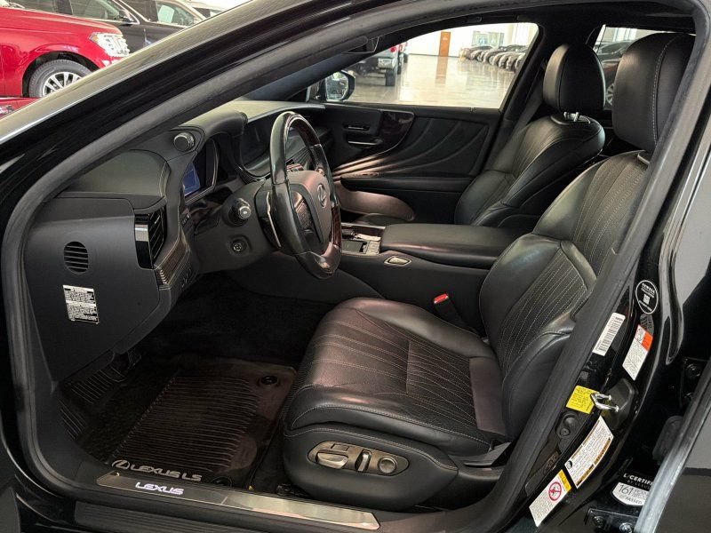 Used 2018 Lexus LS 500 w/ Luxury Package RWD image 16