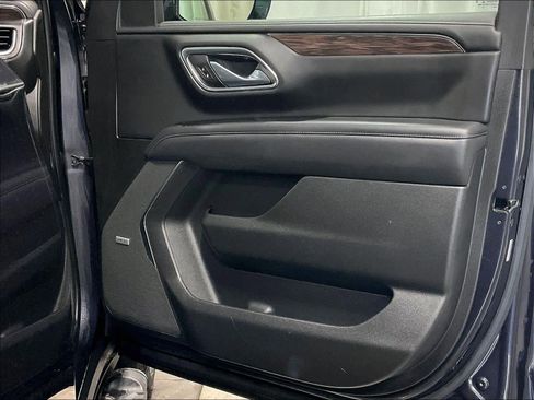 Used 2022 Chevrolet Suburban Z71 w/ Luxury Package image 12