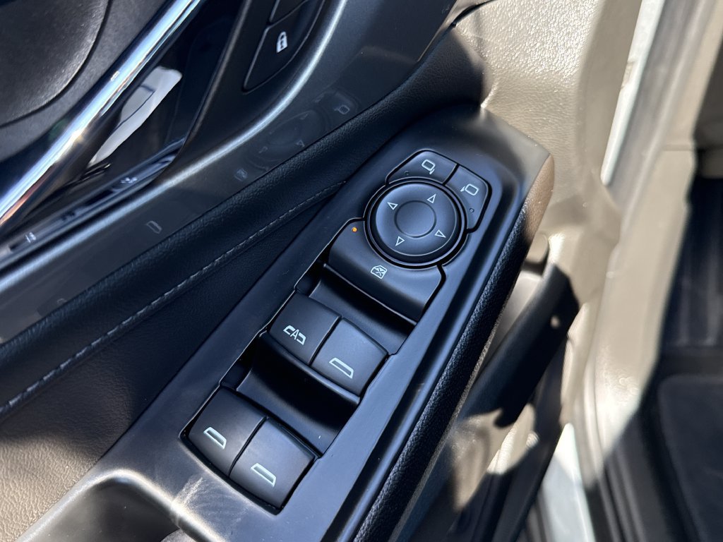 Used 2023 Chevrolet Traverse LT FWD image 19