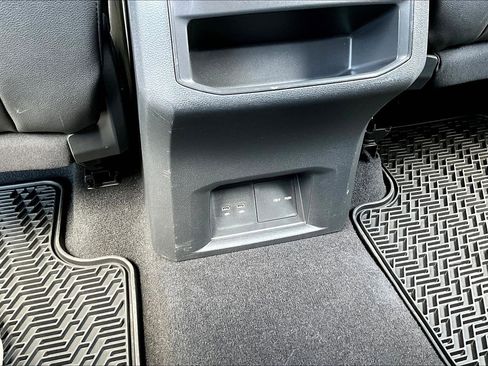 Used 2023 Volkswagen Atlas Cross Sport SE AWD/4WD image 10