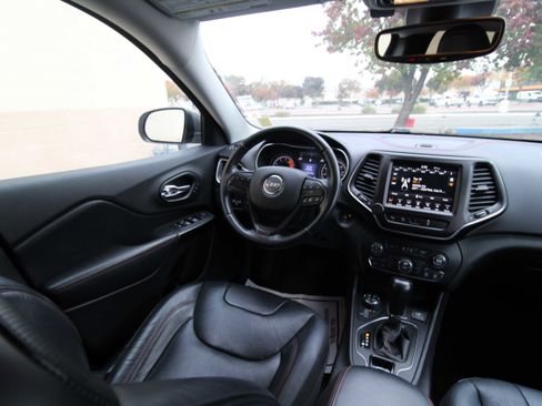 Used 2019 Jeep Cherokee Trailhawk image 33