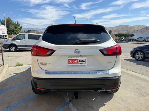 Used 2018 Nissan Rogue Sport SL w/ SL Premium Package FWD image 4