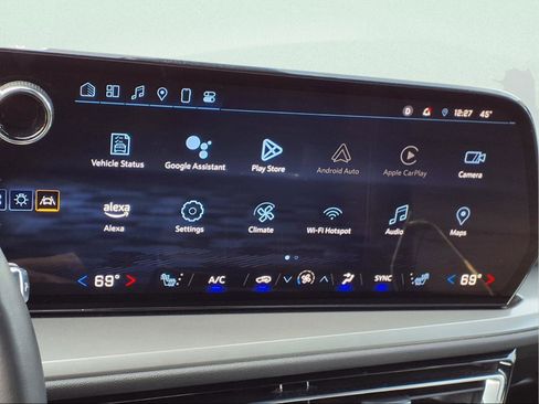 Used 2024 Chevrolet Traverse LT image 7