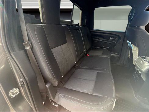 Used 2019 Nissan Titan SV w/ SV Convenience Package image 28