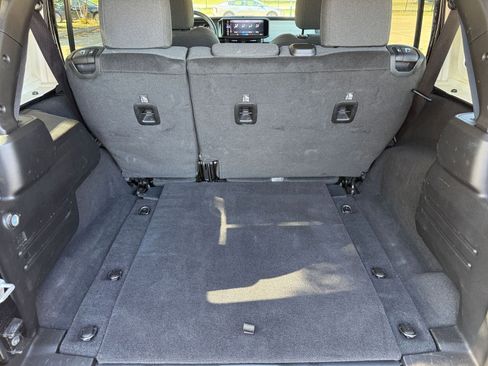Used 2025 Jeep Wrangler Unlimited Sport AWD/4WD image 31