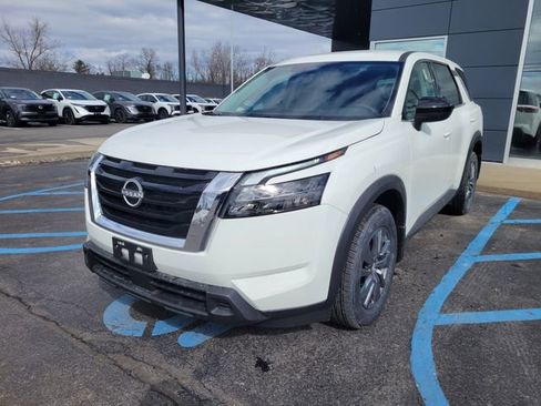 New 2025 Nissan Pathfinder S image 10