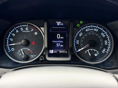 Used 2017 Toyota Tacoma TRD Off-Road image 18