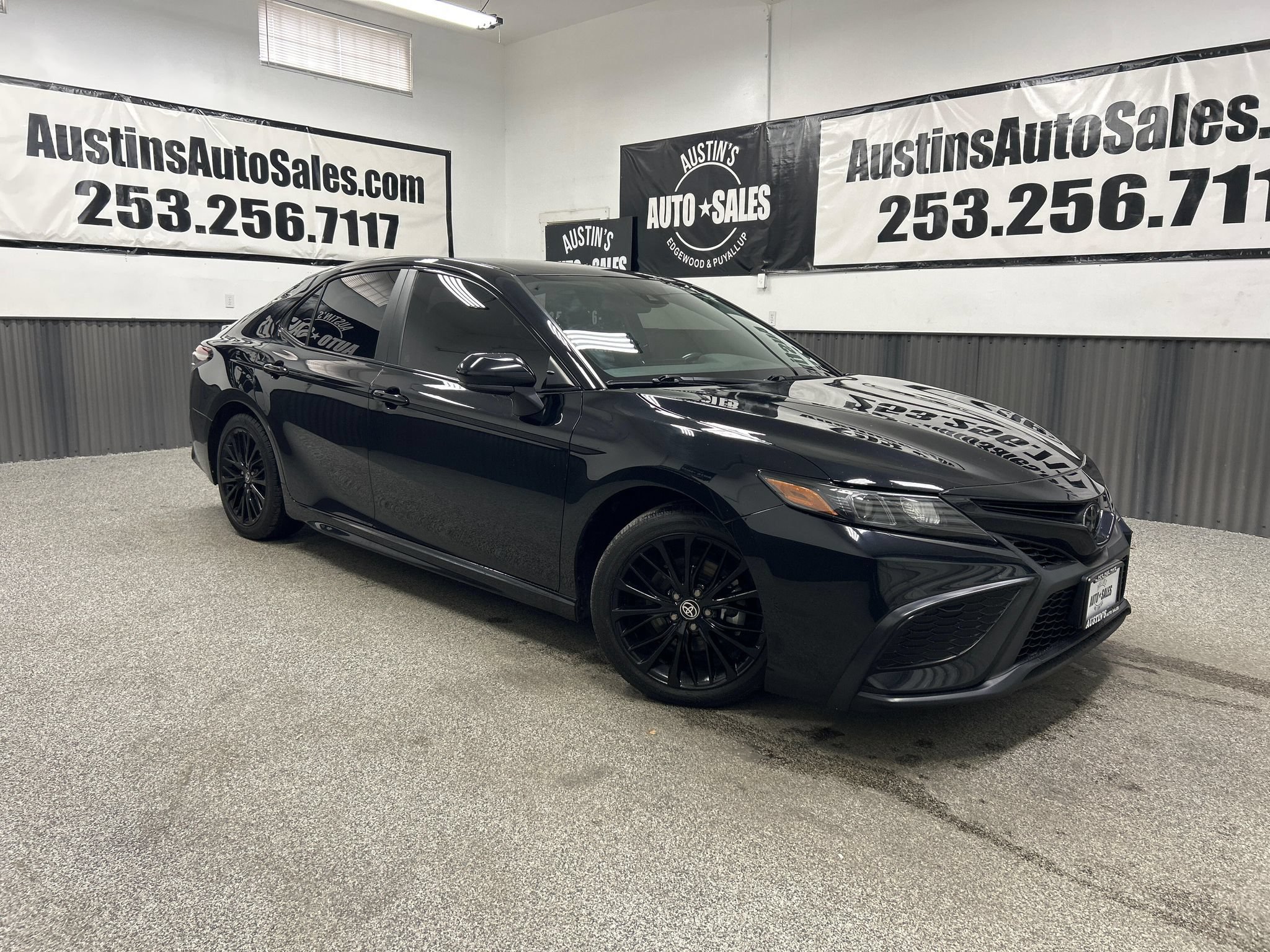 Used 2021 Toyota Camry SE AWD/4WD image 1