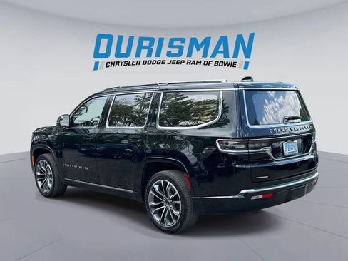 Used 2022 Jeep Grand Wagoneer Series III w/ HD Trailer Tow Package AWD/4WD image 4
