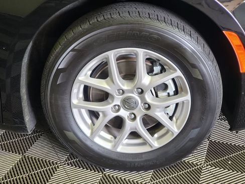 Used 2024 Chrysler Pacifica Touring-L FWD image 30