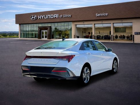 New 2026 Hyundai Elantra Limited FWD image 8