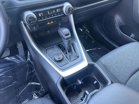 Used 2025 Toyota RAV4 XLE image 19