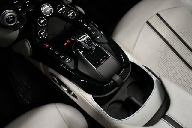 Used 2021 Aston Martin V8 Vantage Roadster RWD image 47
