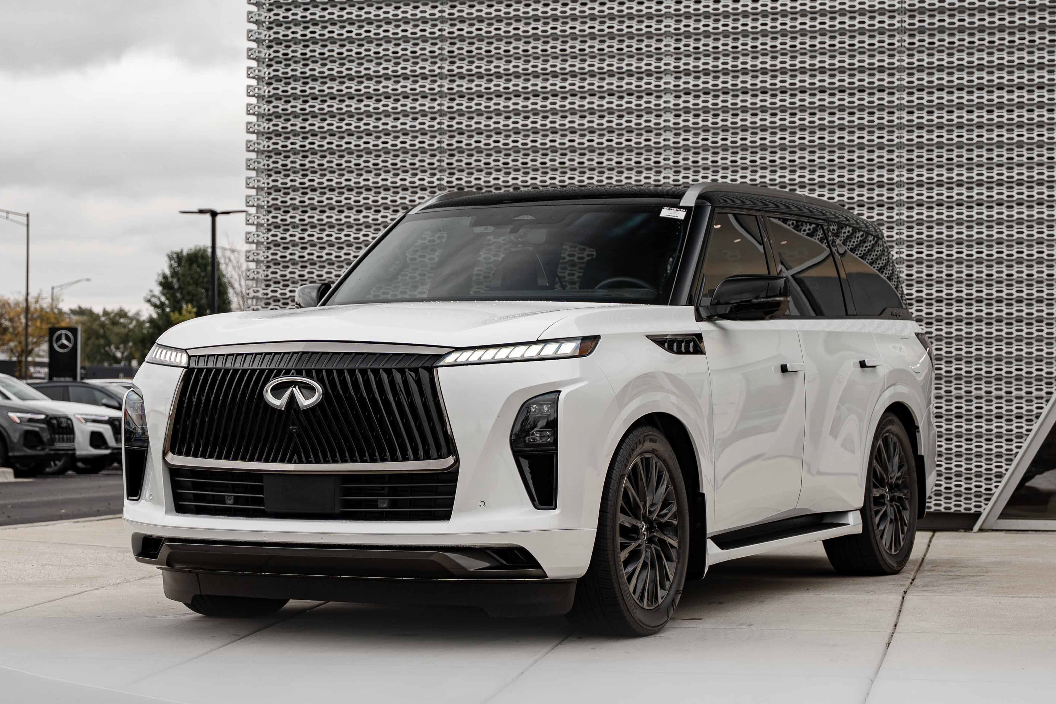 Used 2026 INFINITI QX80 Autograph w/ Premium Cargo Package AWD/4WD image 7